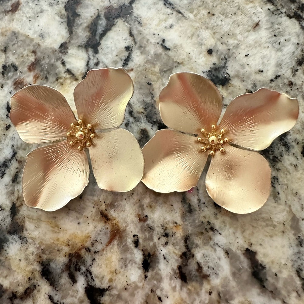 Flower studs earrings - Picture 2 of 3